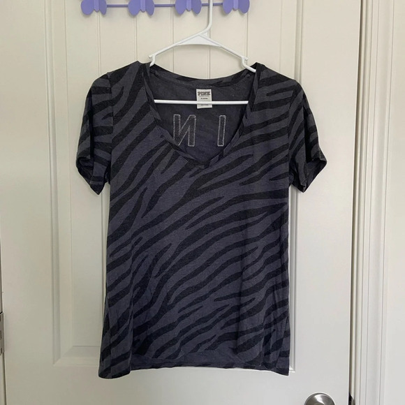 NWOT | PINK Victoria’s Secret women’s gray black zebra print v-neck sequin top M - Picture 1 of 6